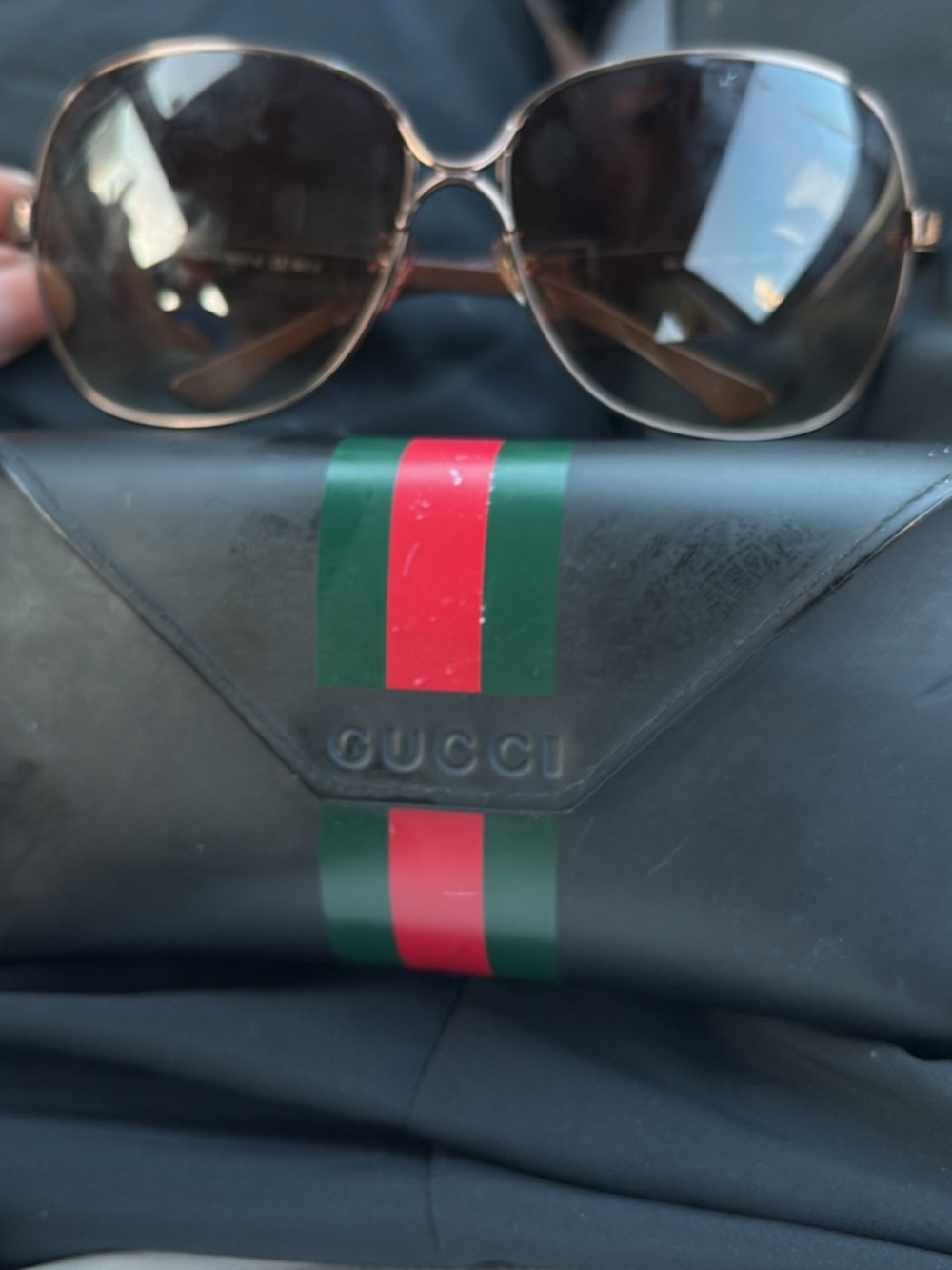 Guccie aviator women’s sun glasses with case like new